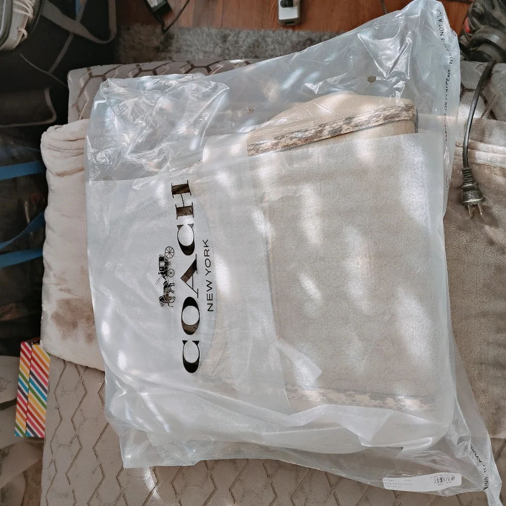 Coach wallet and purse - Picture 2 of 12